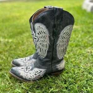 Gorgeous Corral Teens boots!